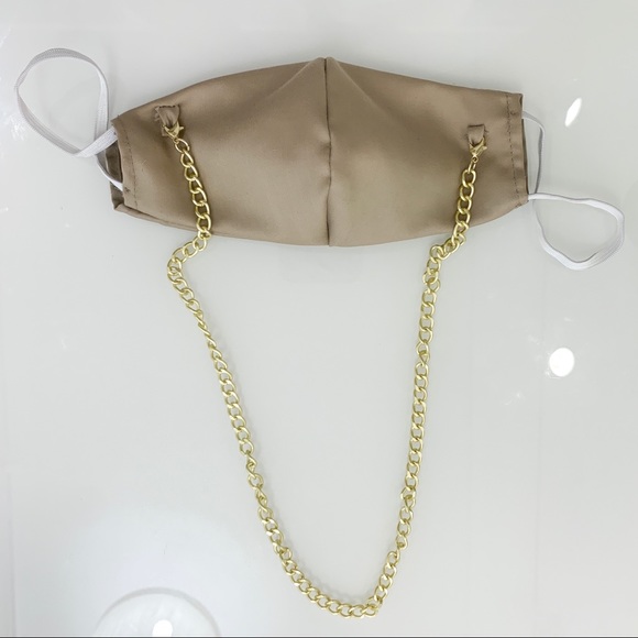 Face Mask With Chain - Picture 4 of 9